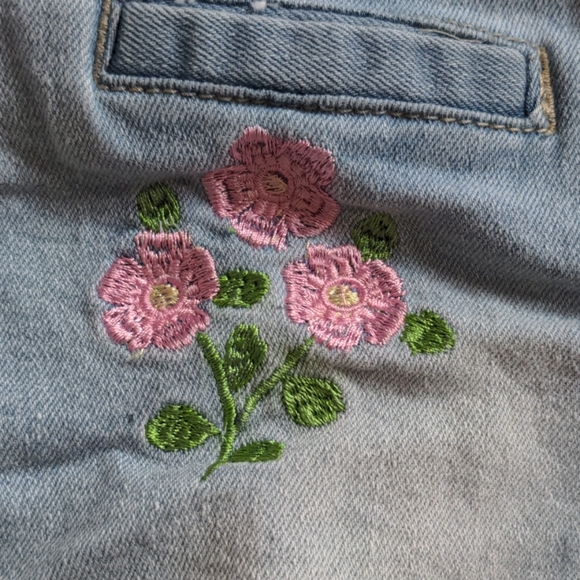 Betsy Johnson Distressed Flower Denim Shorts - Picture 2 of 11